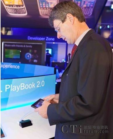 RIM��˾���ü���ϯ��(zh��)�й�Thorsten Heins�����w�BlackBerry��˿Ƽ��aƷ